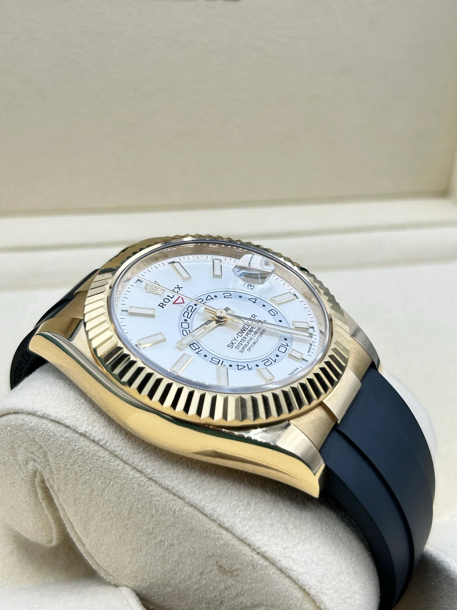 Rolex Sky-Dweller White Oysterflex 326238 - Image 11