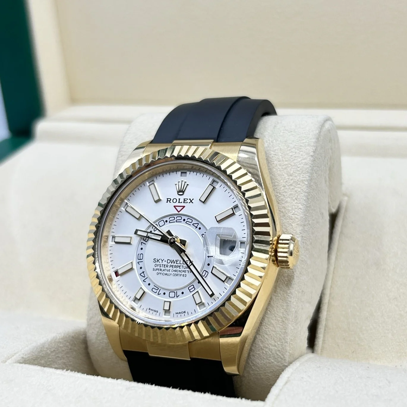 Rolex Sky-Dweller White Oysterflex 326238 - Image 3