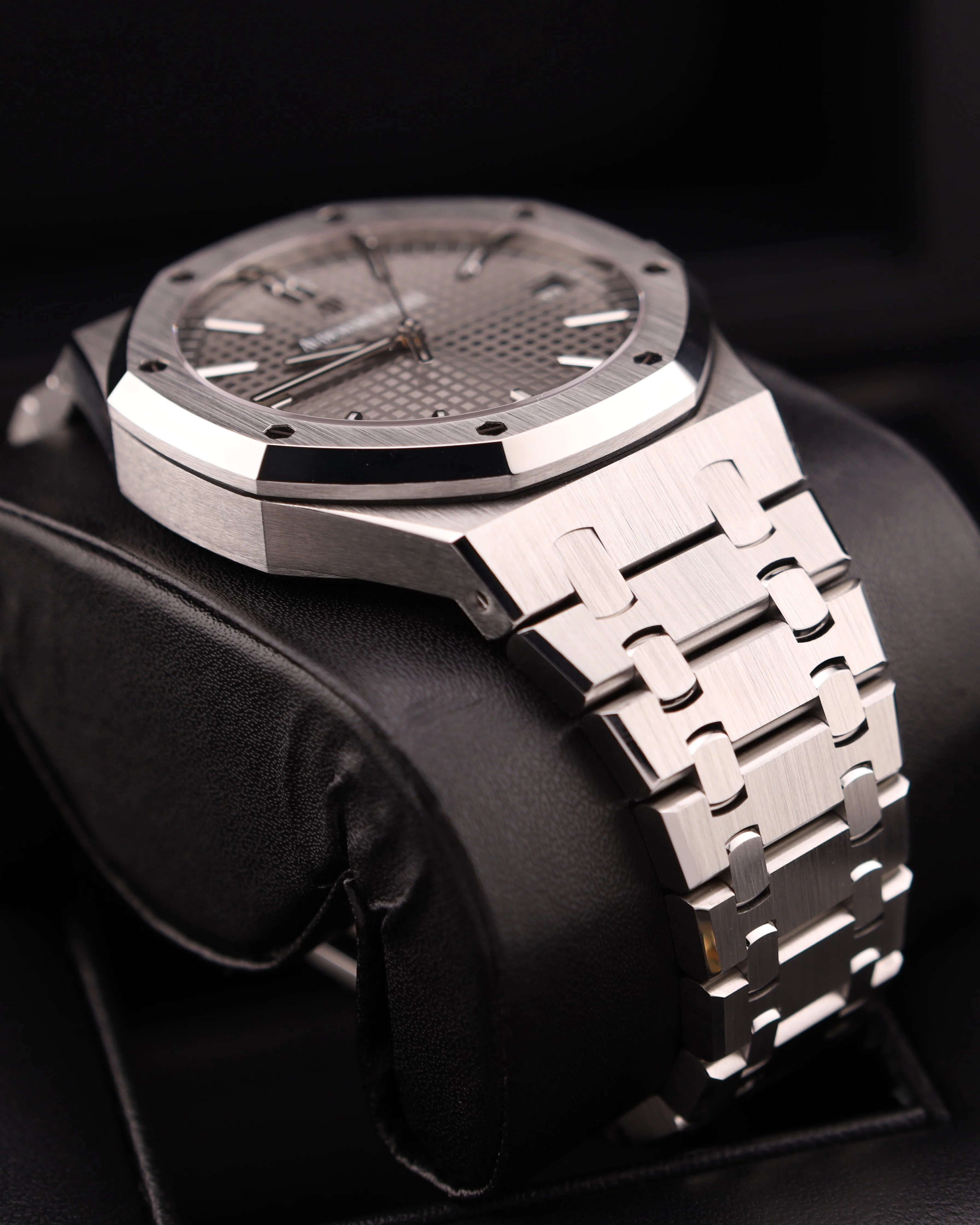 Audemars Piguet Royal Oak Grey Rhodium Dial 15500ST - Image 4