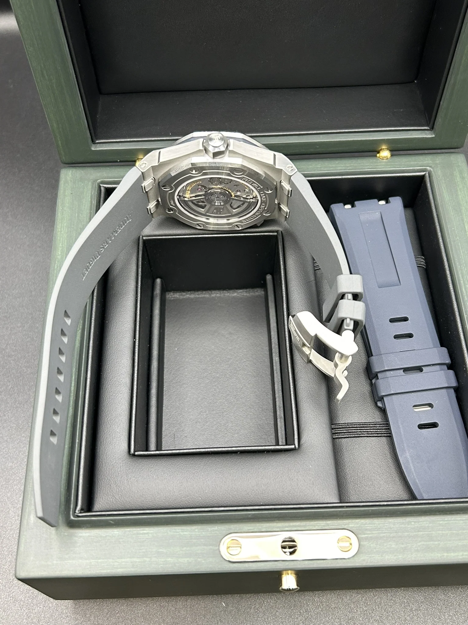 Audemars Piguet Royal Oak Offshore Diver 15720ST.OO.A009CA.01 - Image 12
