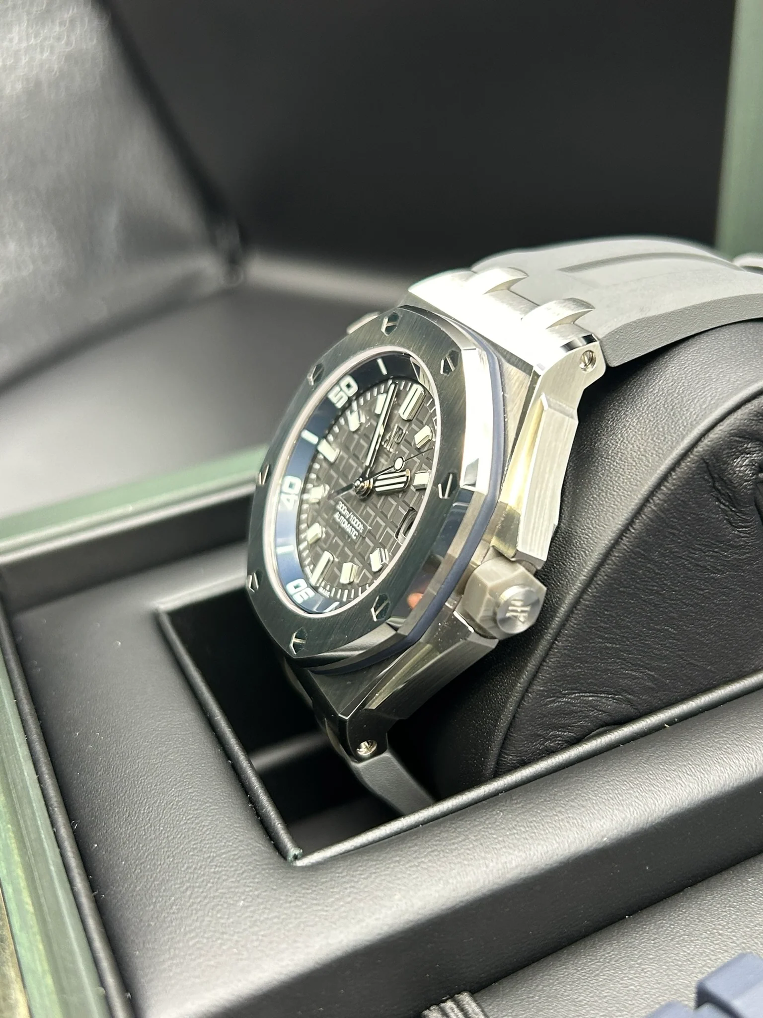 Audemars Piguet Royal Oak Offshore Diver 15720ST.OO.A009CA.01 - Image 6