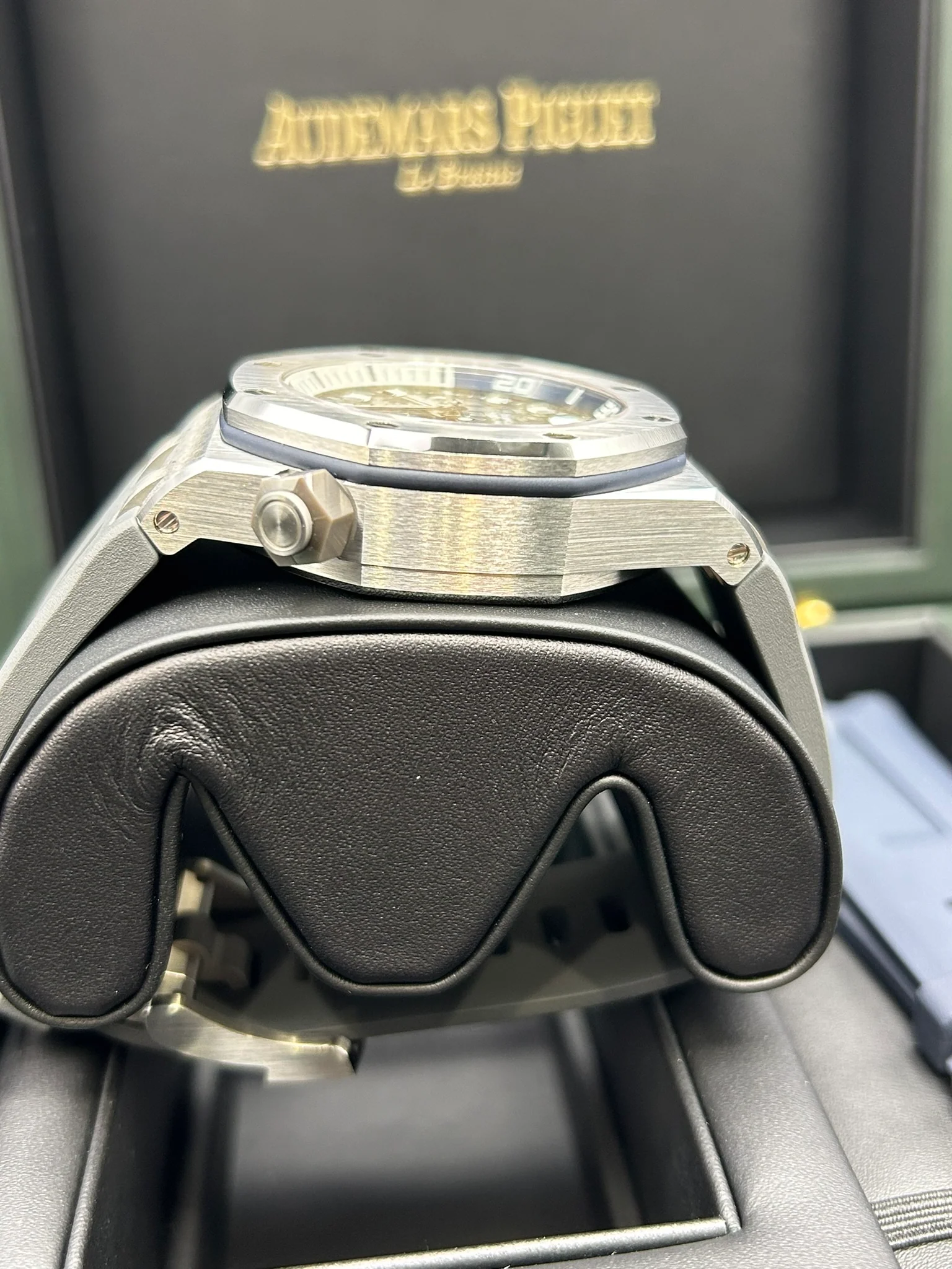 Audemars Piguet Royal Oak Offshore Diver 15720ST.OO.A009CA.01 - Image 8