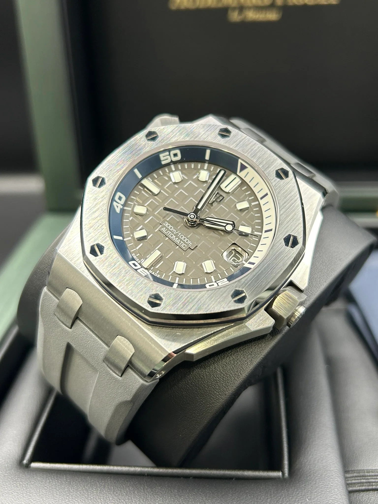 Audemars Piguet Royal Oak Offshore Diver 15720ST.OO.A009CA.01 - Image 9