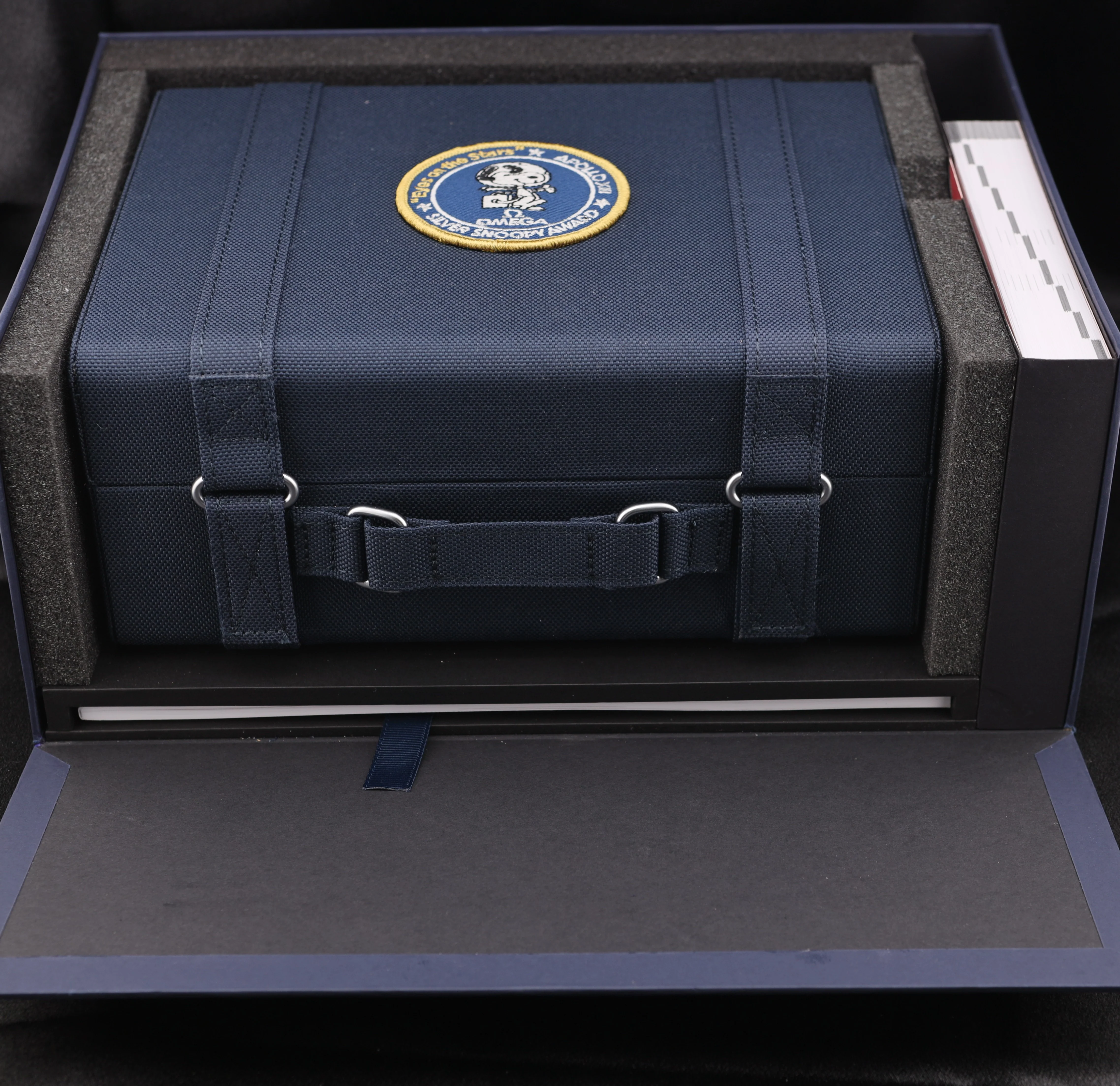 Omega Speedmaster Professional Moonwatch 'Silver Snoopy Award' 50th Anniversary 310.32.42.50.02.001 - Image 15