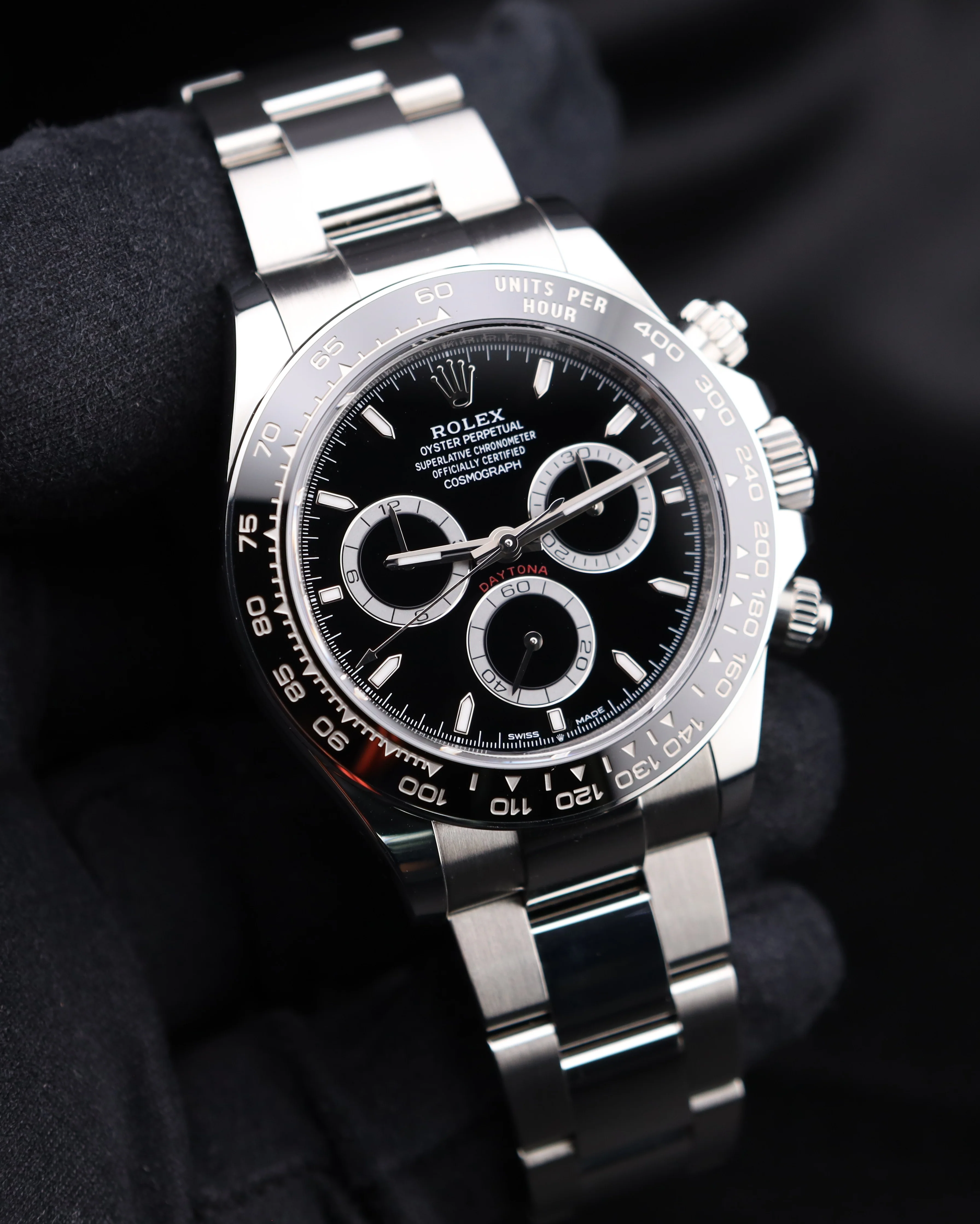 Rolex Daytona Black Dial on Oyster 126500LN - Image 10