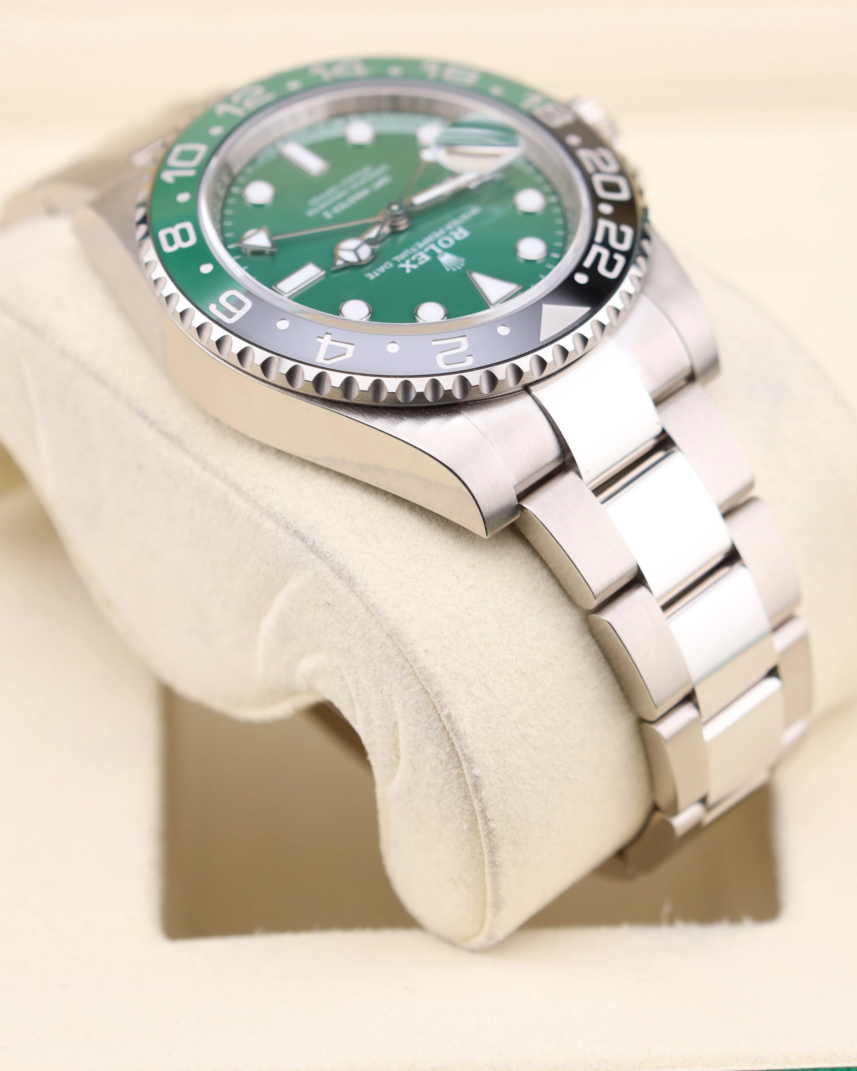 Rolex GMT-Master Green Dial White Gold Oyster 126729VTNR - Image 6