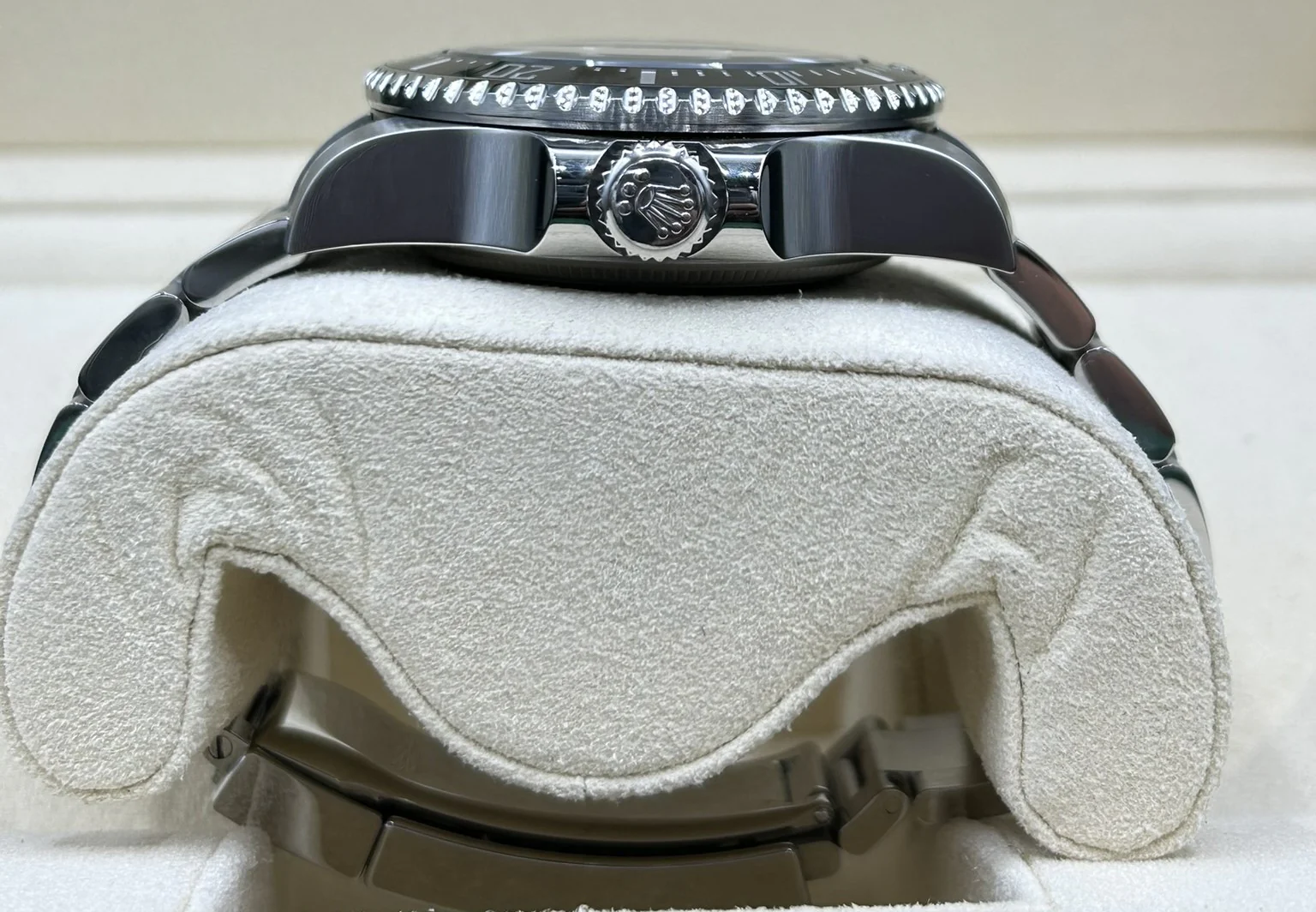 Rolex Sea-Dweller 44mm Deepsea Black 136660 - Image 4