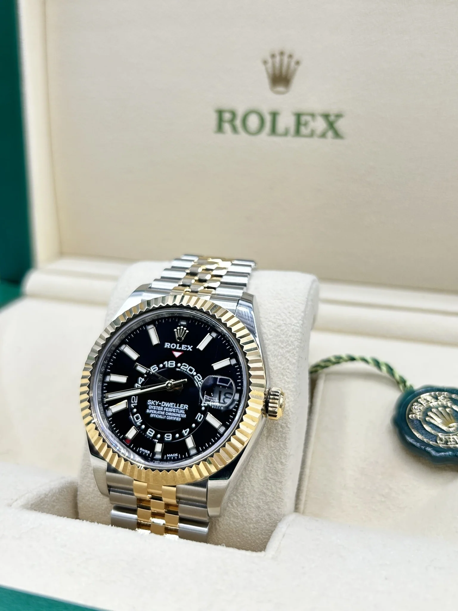 Rolex Sky-Dweller 326933 Black Dial Jubilee - Image 3
