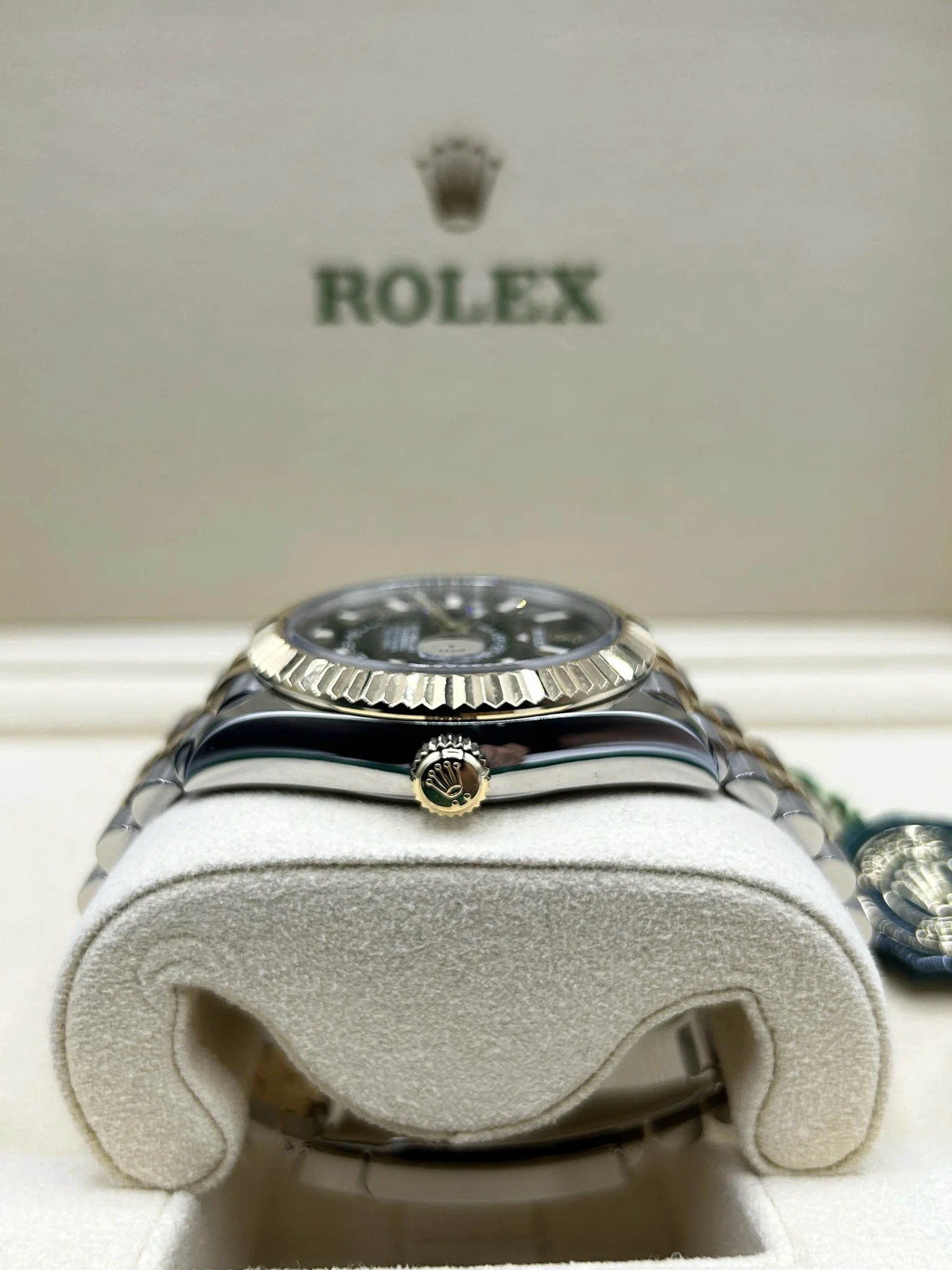 Rolex Sky-Dweller 326933 Black Dial Jubilee - Image 4