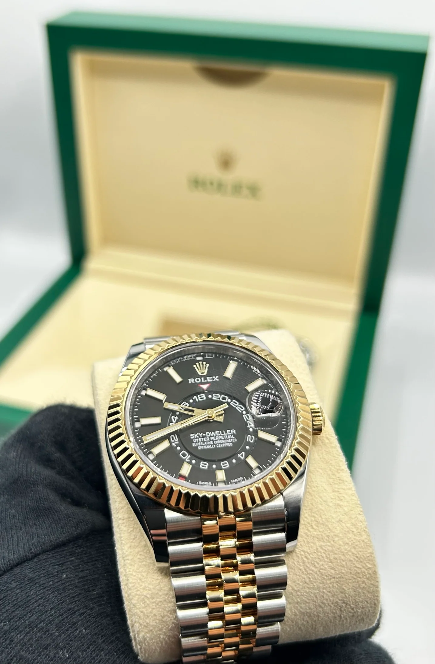 Rolex Sky-Dweller 326933 Black Dial Jubilee - Image 9