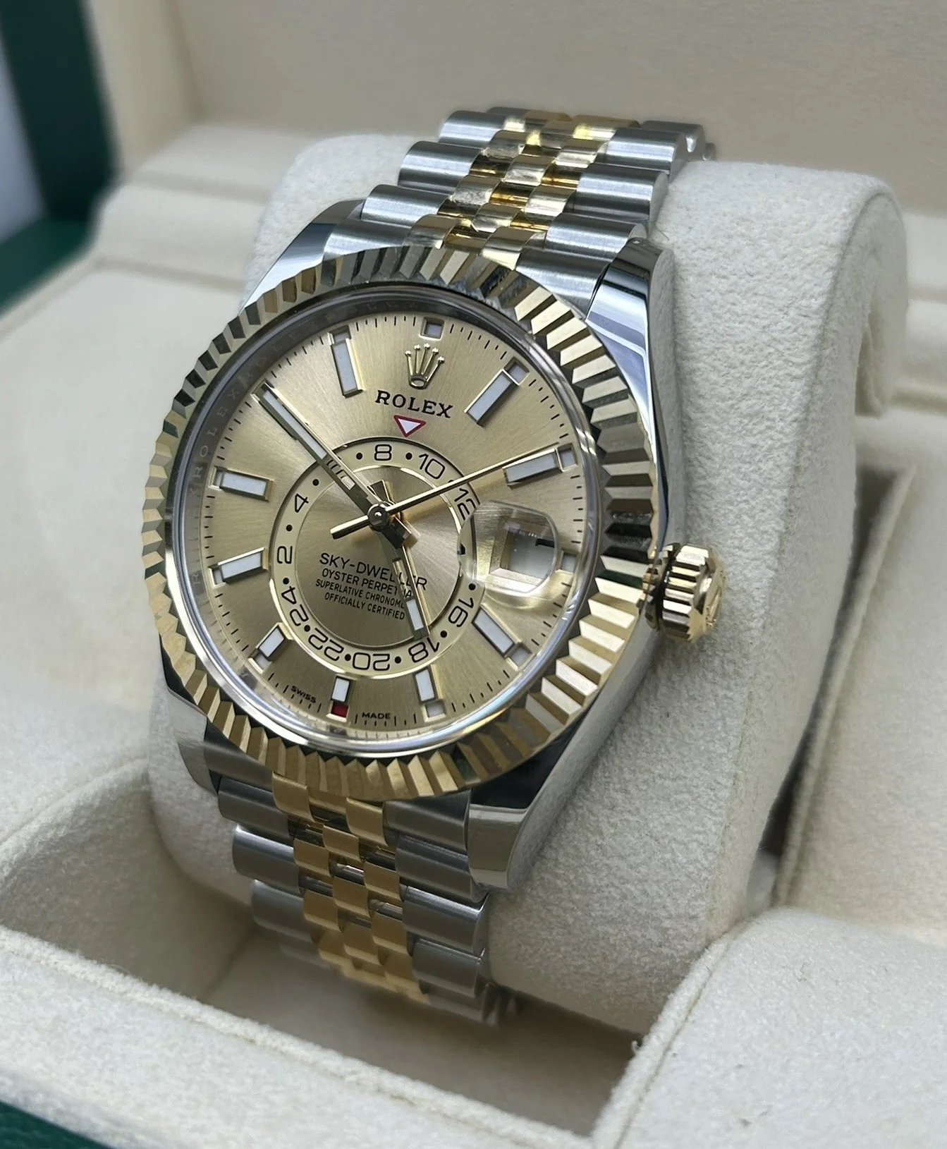 Rolex Sky-Dweller Champagne Dial on Jubilee 326933 - Image 3