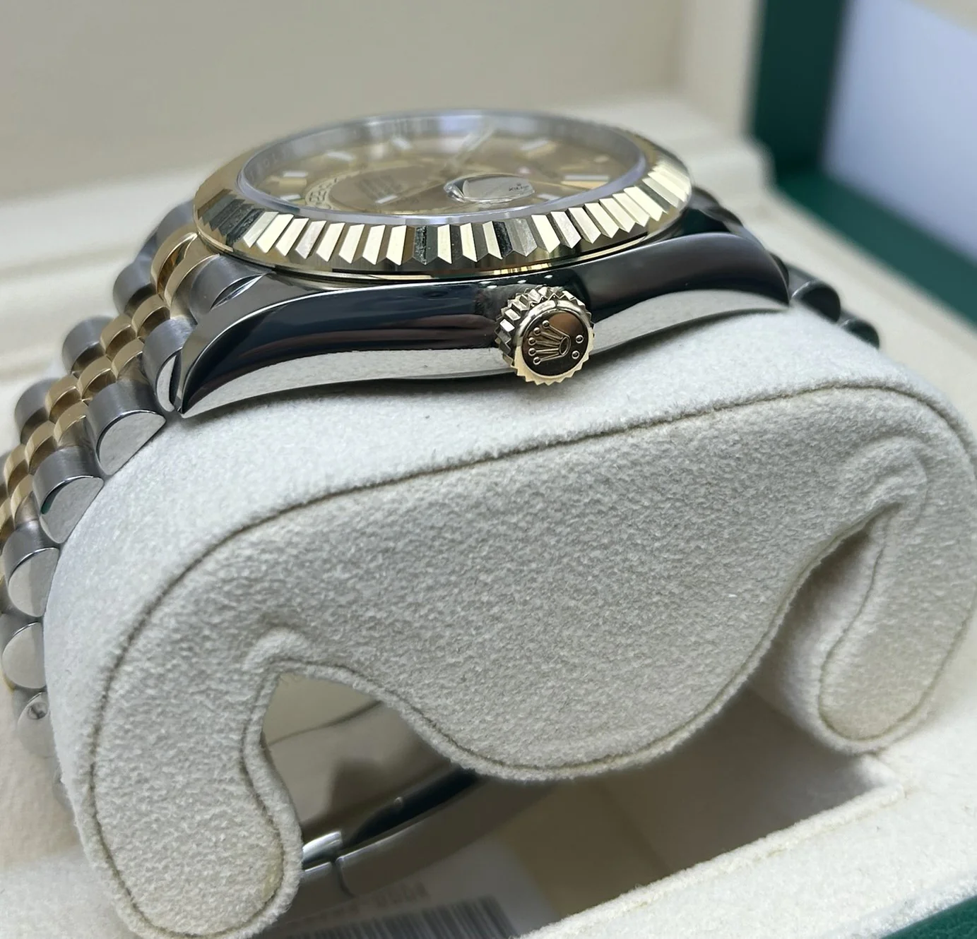Rolex Sky-Dweller Champagne Dial on Jubilee 326933 - Image 4