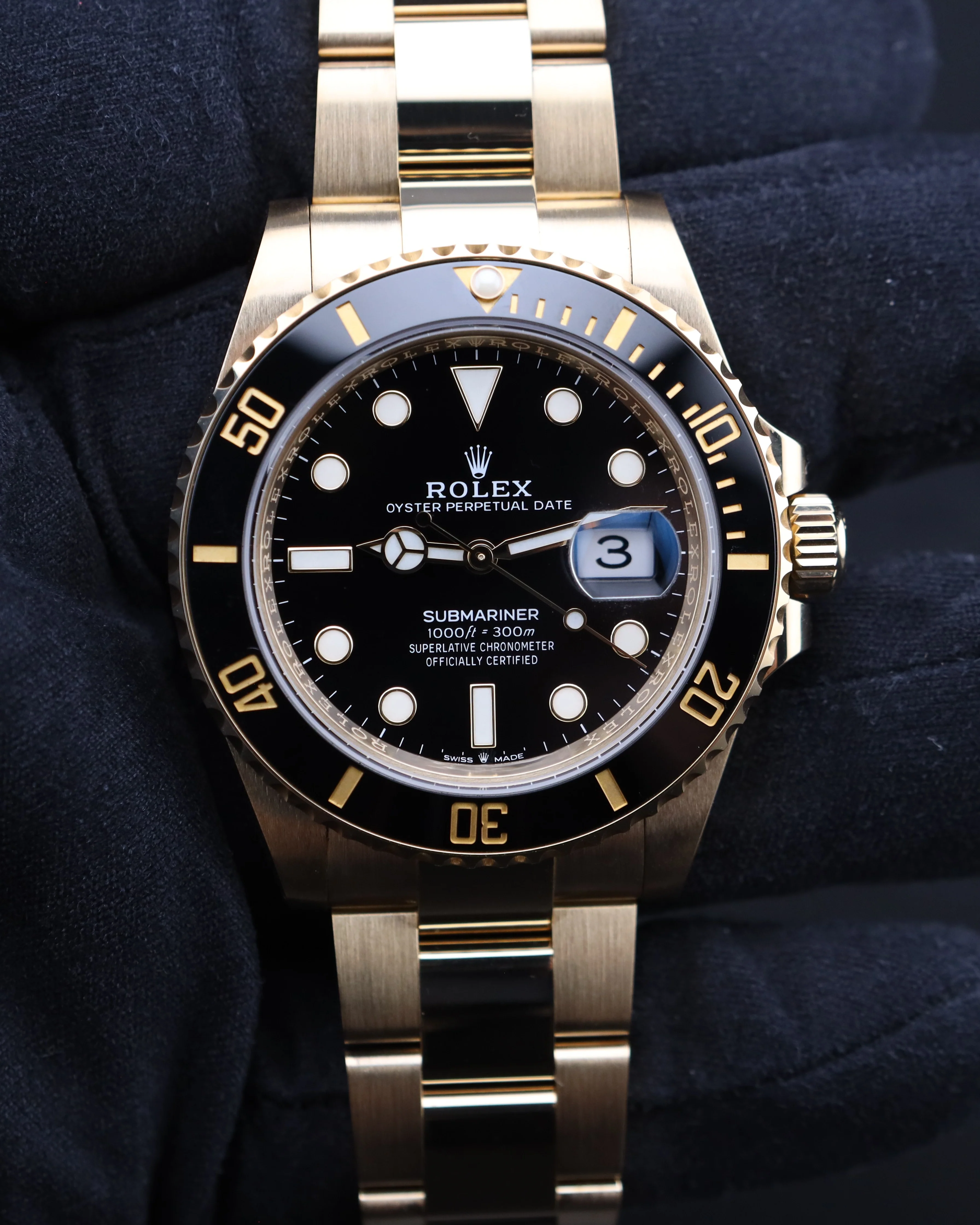 Rolex Submariner Date Black Dial Yellow Gold 126618LN - Image 2