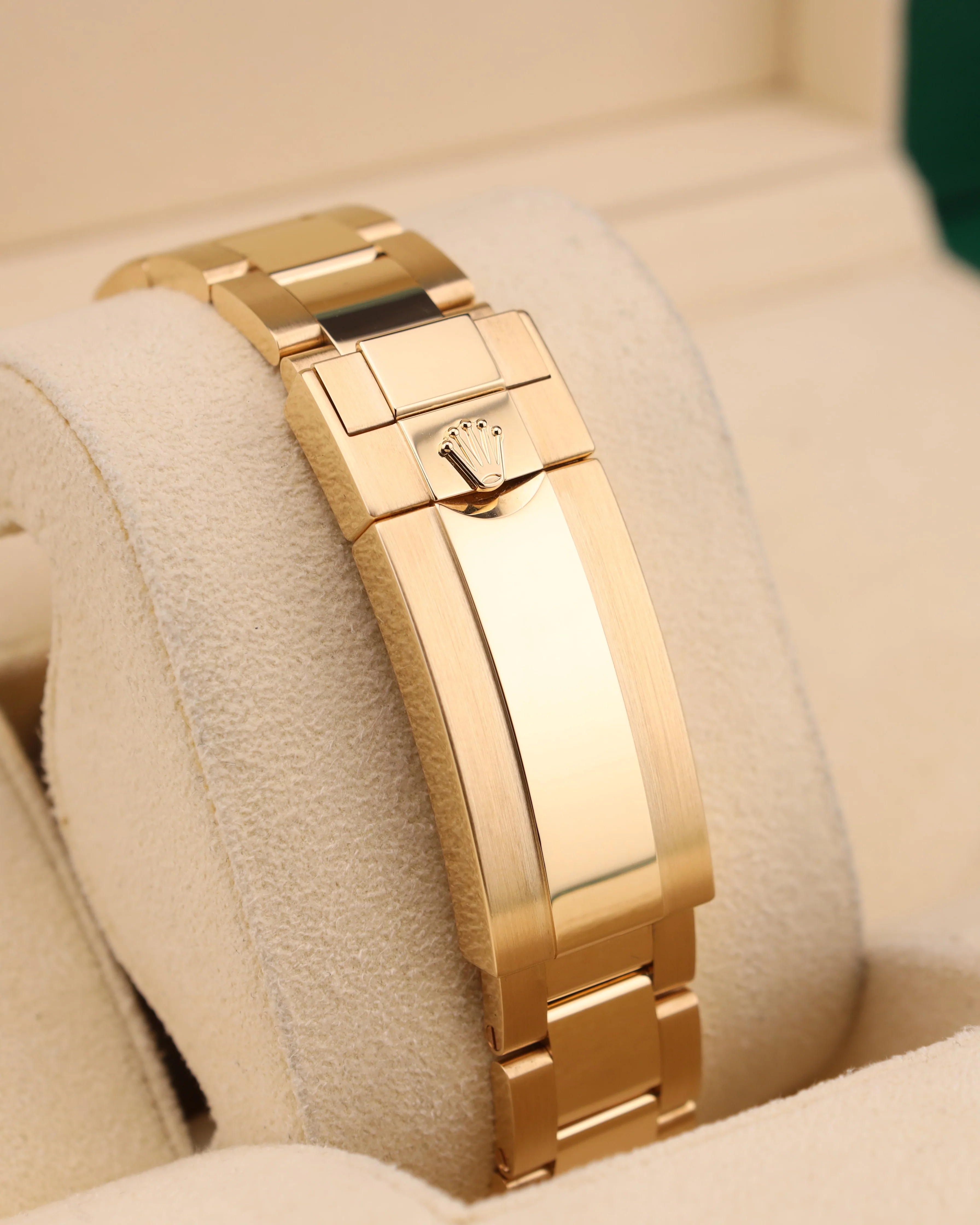 Rolex Submariner Date 41 Bluesy Yellow Gold Oyster 126618LB - Image 9