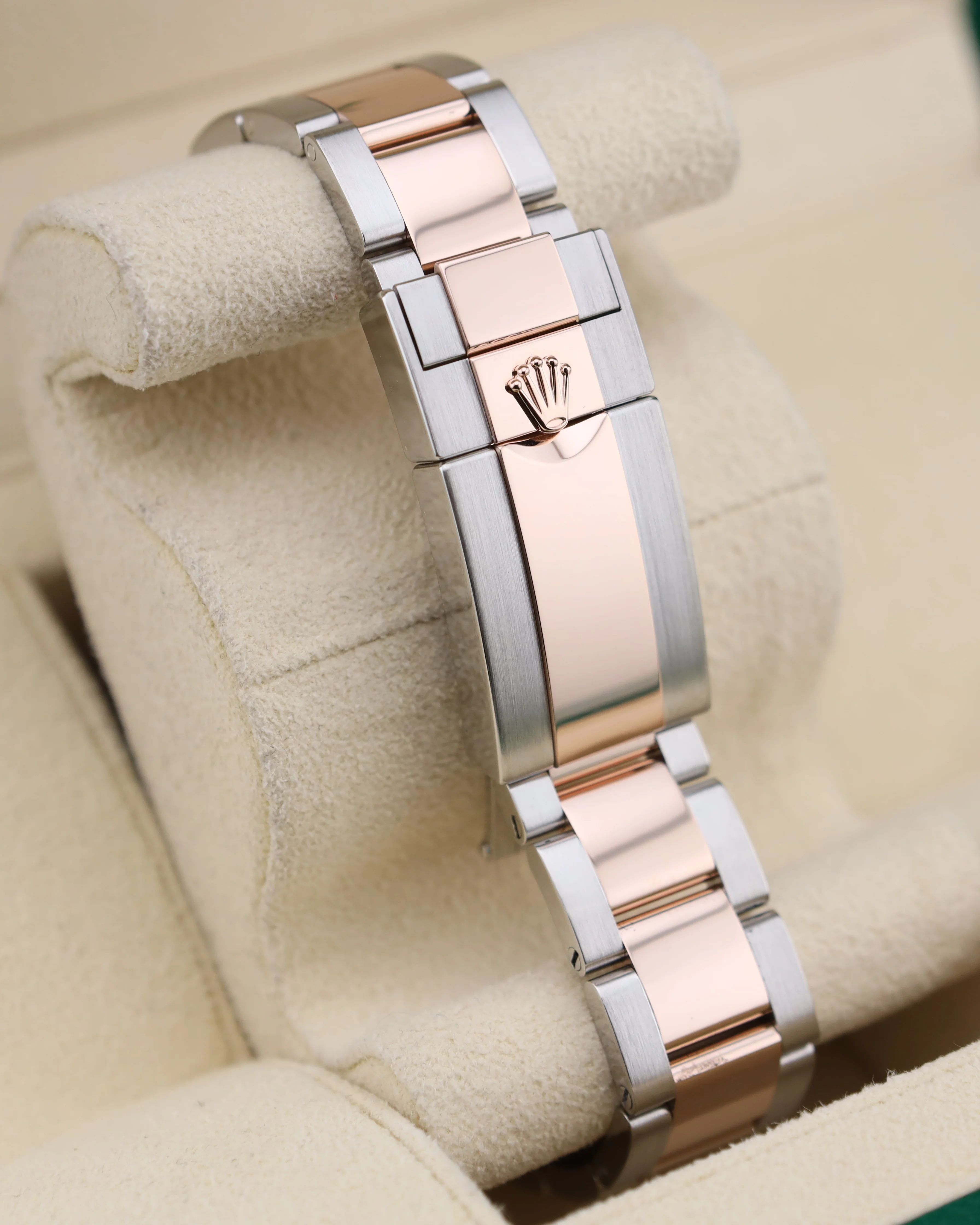 Rolex Yacht-Master 40 Black DIal Rose Gold 126621 - Image 8